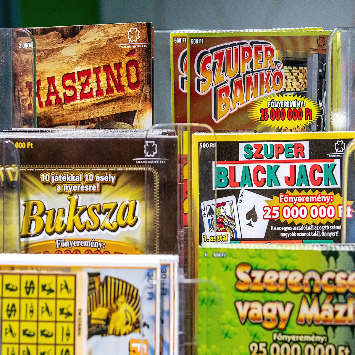 Különböző kaparós sorsjegy típusok, köztük Szuper Bankó és Szuper Black Jack, Kaszinó, Buksza, Fáraók kincse.