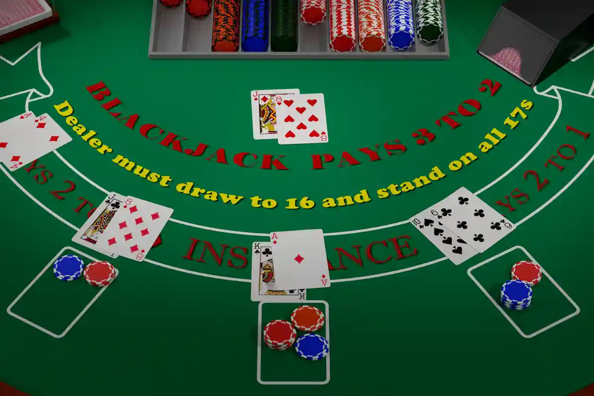 Blackjack asztal k&aacute;rty&aacute;kkal &eacute;s zsetonokkal, bemutatva a j&aacute;t&eacute;k alapvető szab&aacute;lyait.